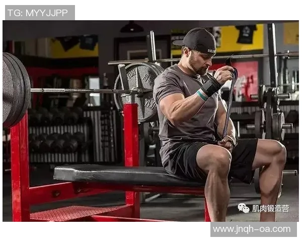 黄金胸肌锻造计划:器械选择与动作组合秘籍 黄金胸肌锻造计划:器械选择与动作组合秘籍