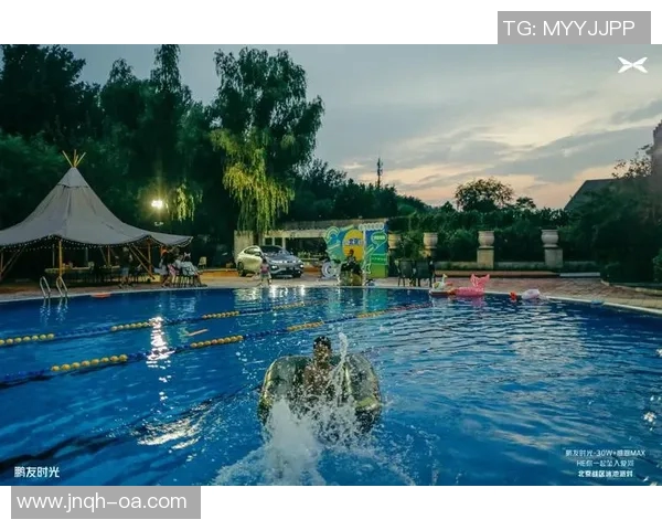 夏日泳池派对狂欢夜，畅享清凉与激情的完美结合
